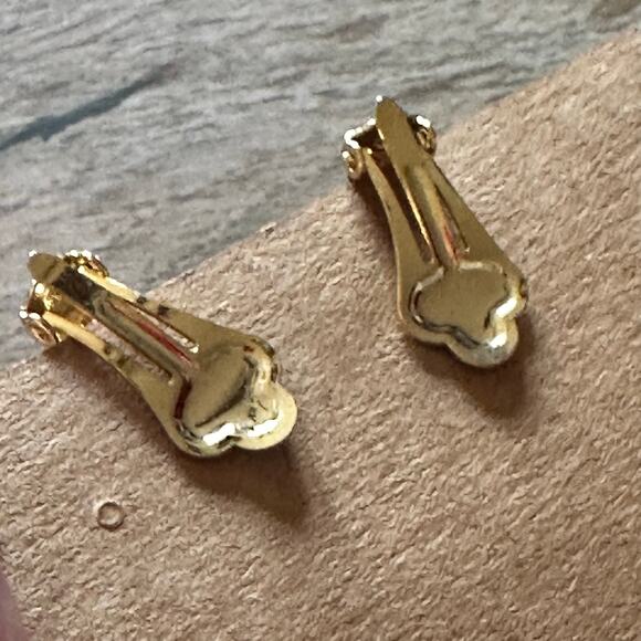 BOGO FREE FLORAL PEARL CRYSTAL CLIP ON EARRINGS - Picture 3 of 5